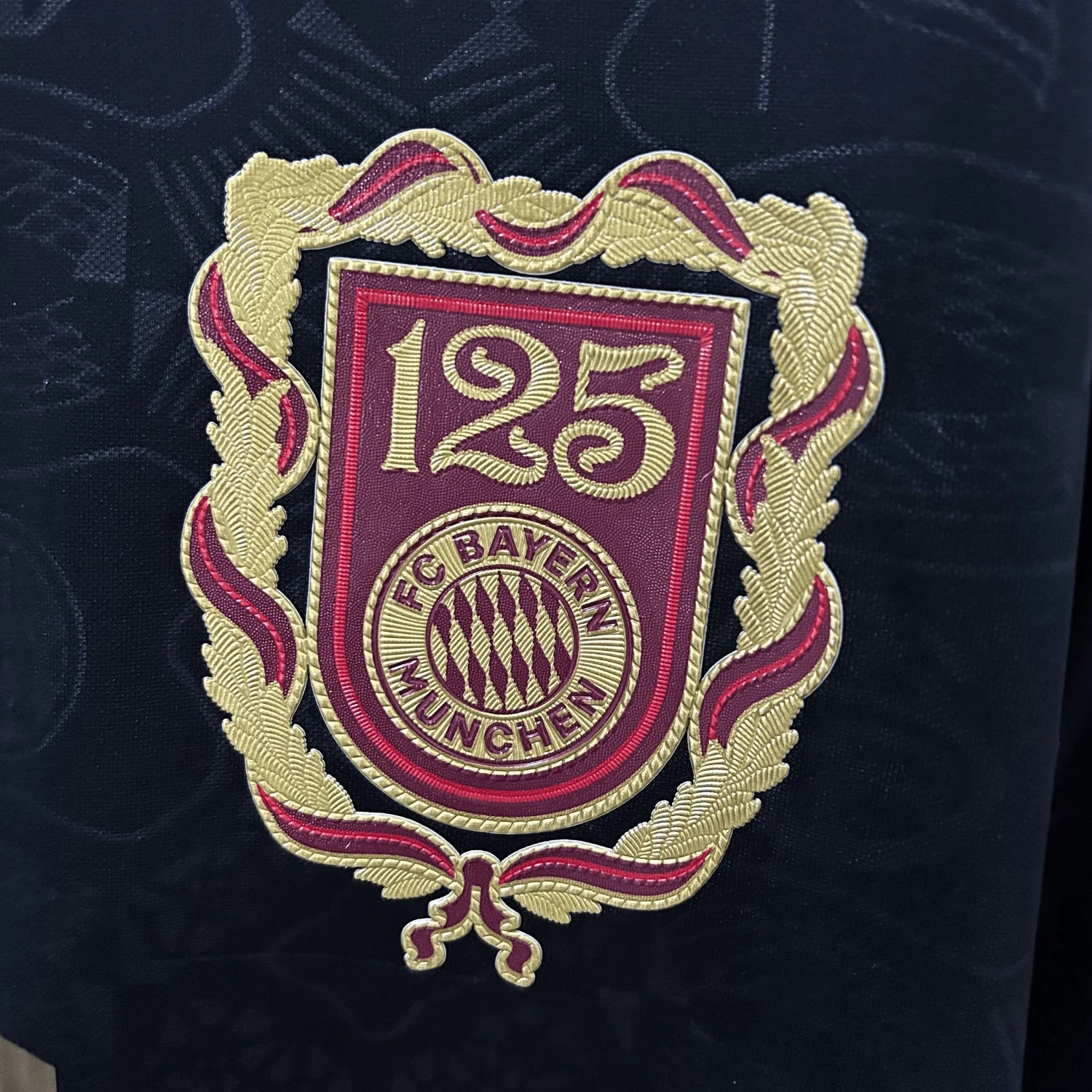 FC Bayern "Luxe Chrome" Premium Kit